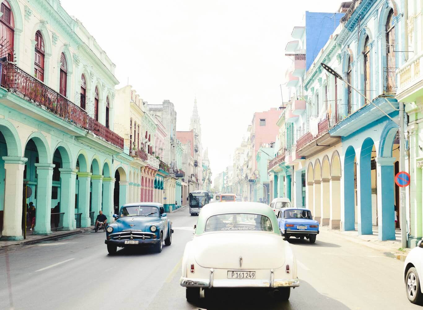 Машины на улицах в Гаване